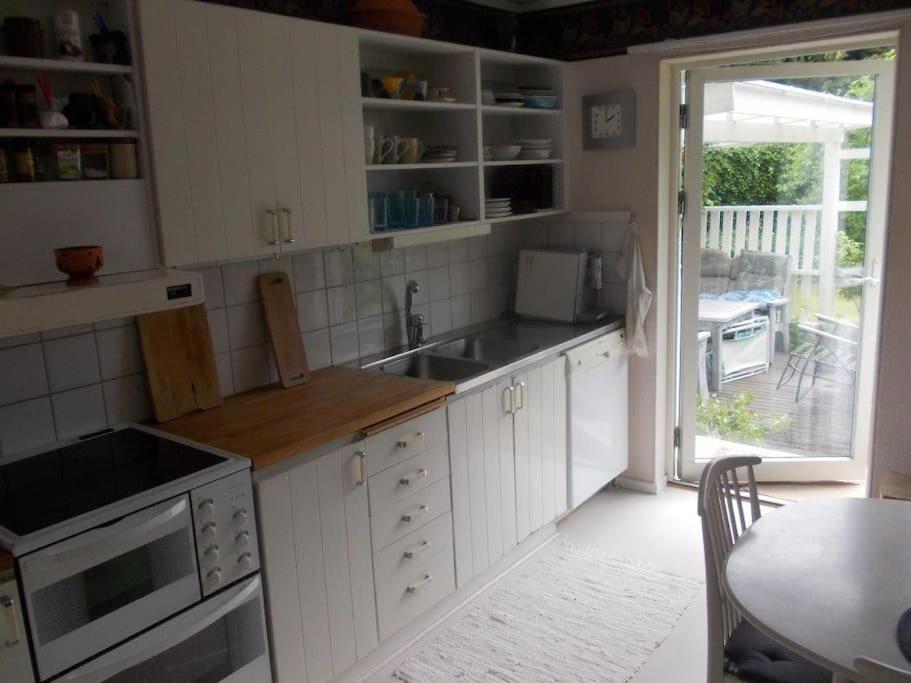 Villa Med Blommande Traedgard, Centralt Båstad Kültér fotó