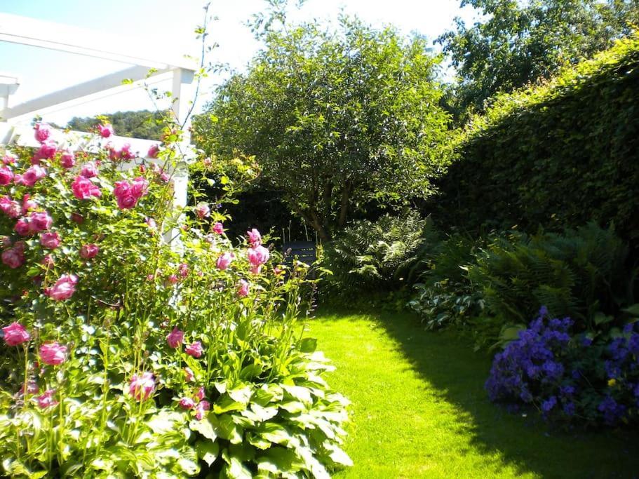 Villa Med Blommande Traedgard, Centralt Båstad Kültér fotó