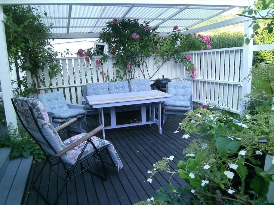Villa Med Blommande Traedgard, Centralt Båstad Kültér fotó